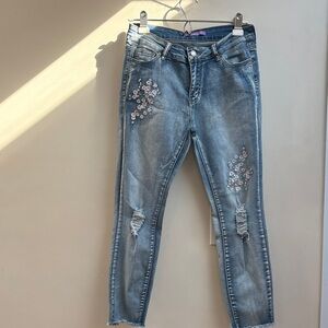 BAMBOO Light Blue Floral Embroidered Cropped Jeans